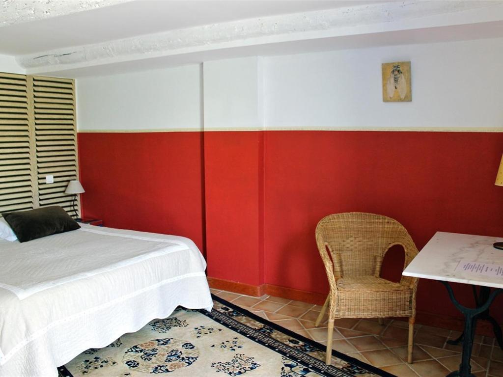 Chambre D'Hote La Beaudine Forcalquier Room photo